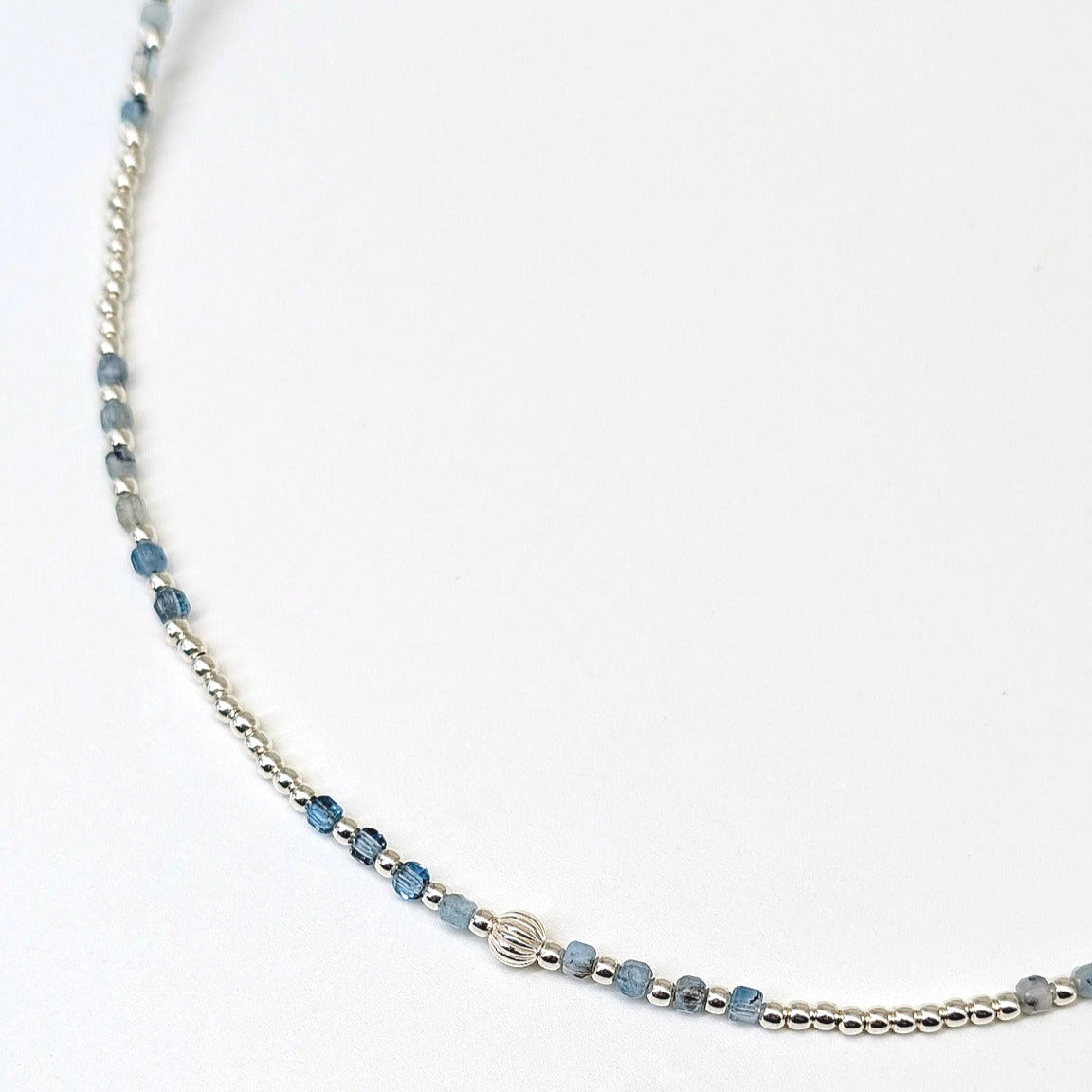 LILY NECKLACE